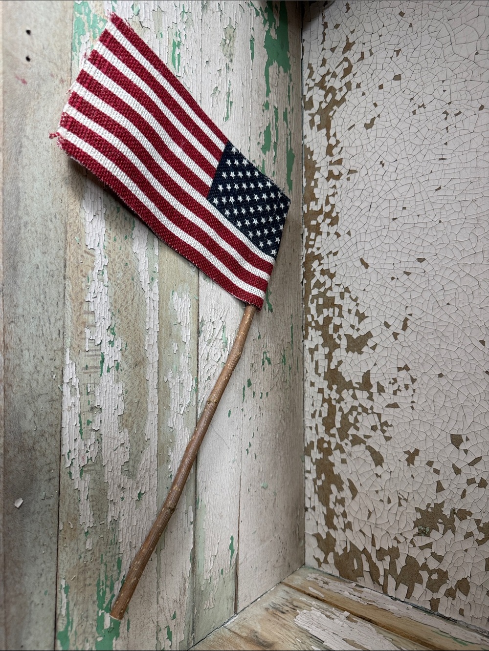 🇺🇸 Small Burlap American Flag on Wooden Stick - Patriotic Red, White & Blue
